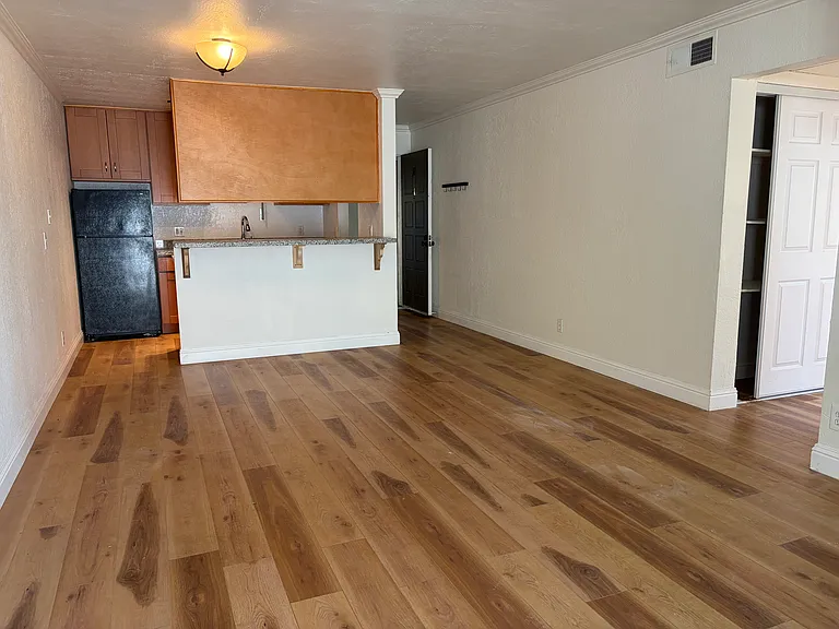 847 Rose Ave #12 — Photo 8