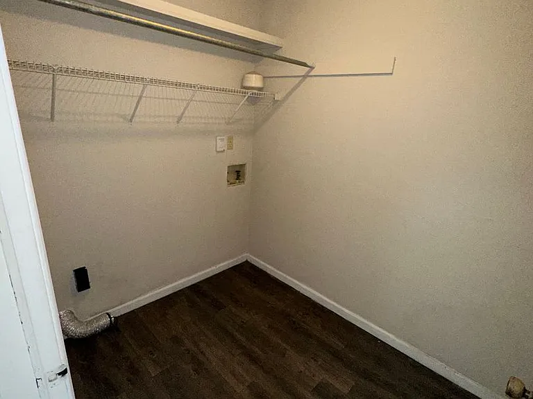 2320 Sylvan Ct — Photo 9