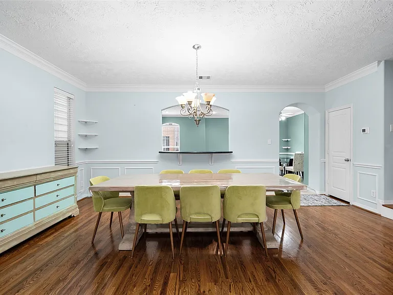3410 Skyline Village Dr — Photo 15