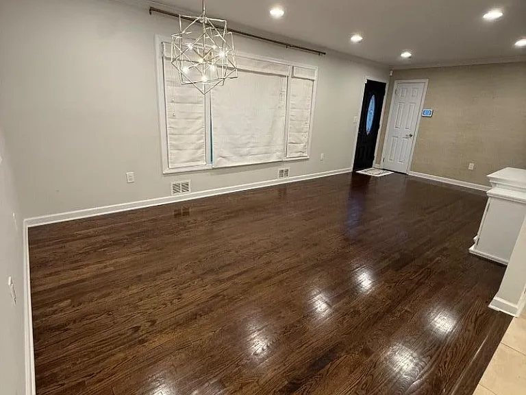 78 Mounthaven Dr — Photo 2