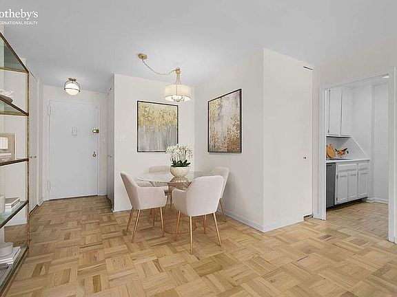 5th image of 201 W 70th St APT 8G