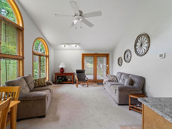 4th image of 19 Overbrook Ave