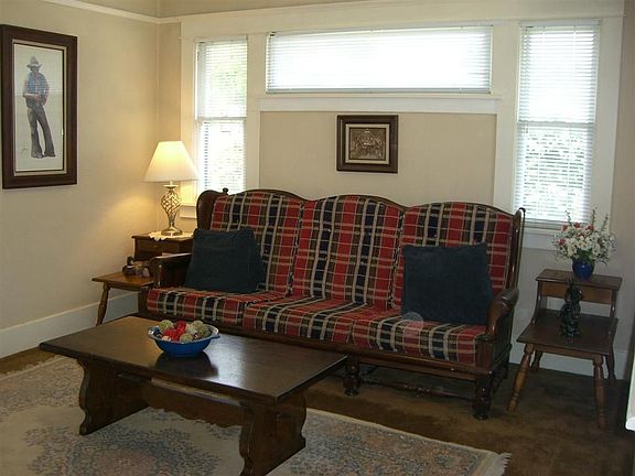 Living Room very Clean & Tidy