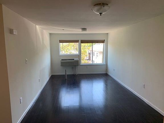 4th image of 68 Lake St #106A