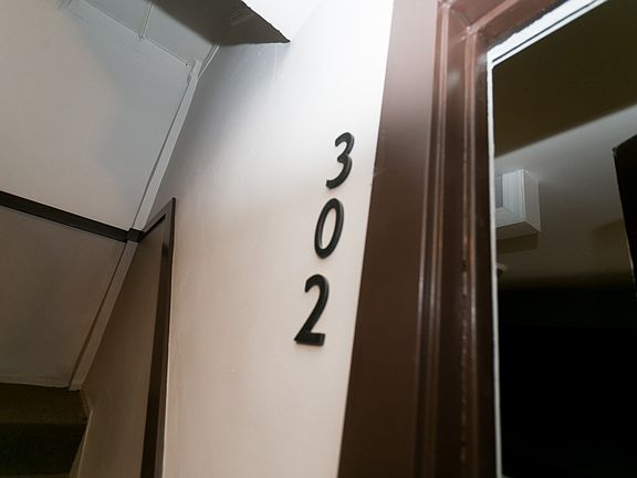 2nd image of 1347 N Dearborn St APT 302