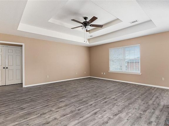 5th image of 2213 Highland Dr