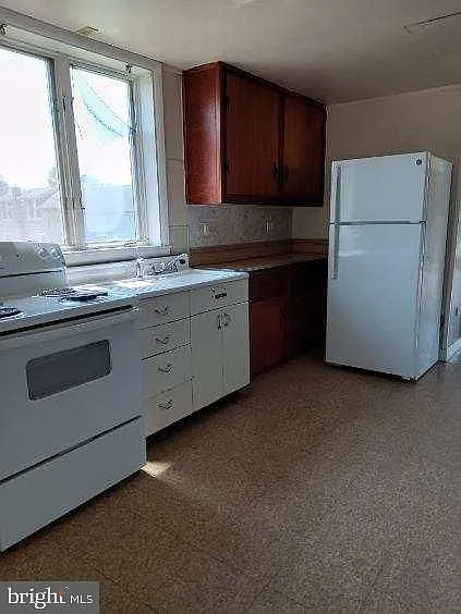 122 Commercial Ave #B — Photo 4