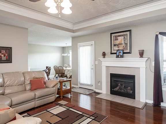 4th image of 382 W Woodlake Cir