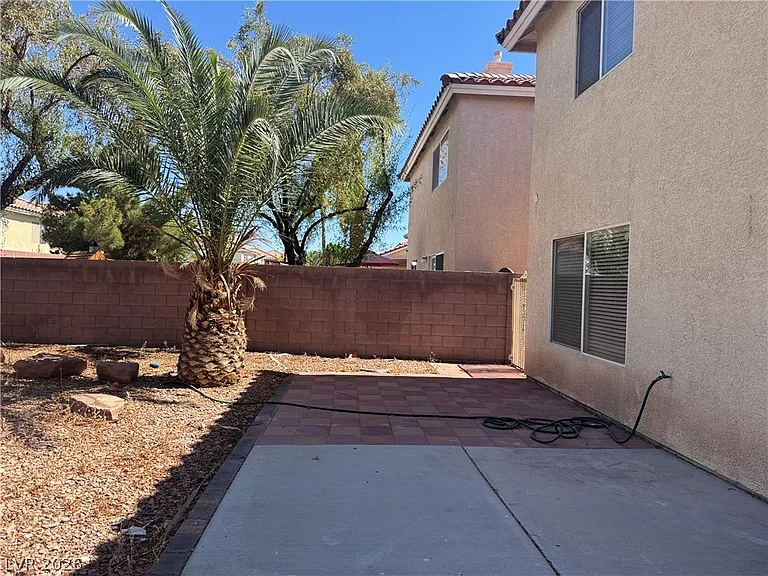 7512 Jacaranda Leaf St — Photo 32