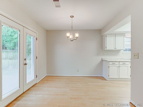 5th image of 256 N Spruce Ave