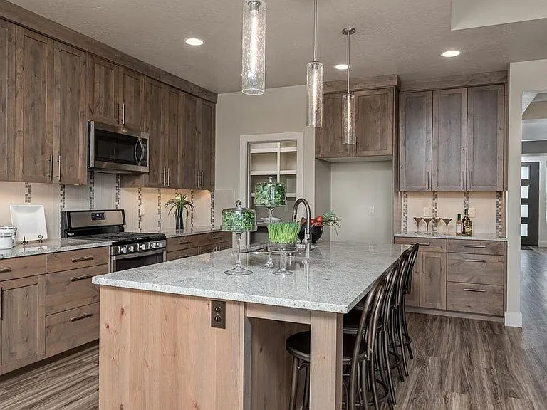 1385 Laramie Ave — Photo 5