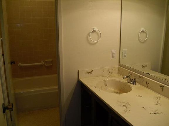 4th image of 5146 Greenberry Dr