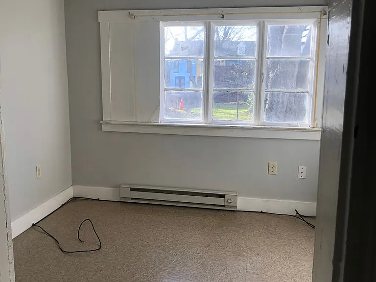 344 S Queen St — Photo 5