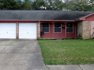 107 Ash Ln, Lake Jackson, TX 77566