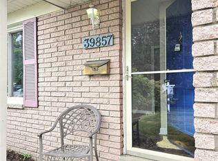 39857 John Dr, Canton, MI 48187