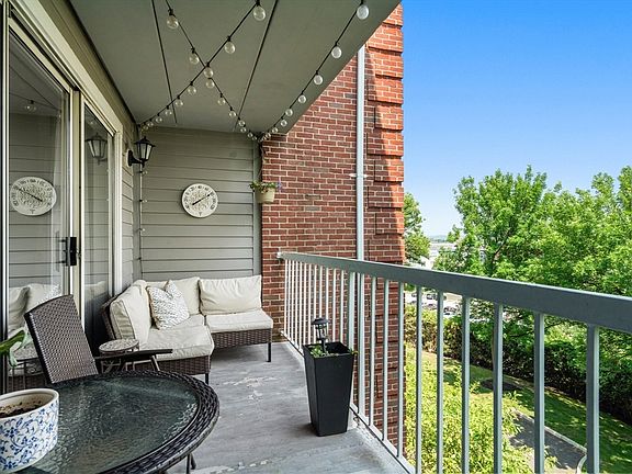 4th image of 200 Captains Row APT 408