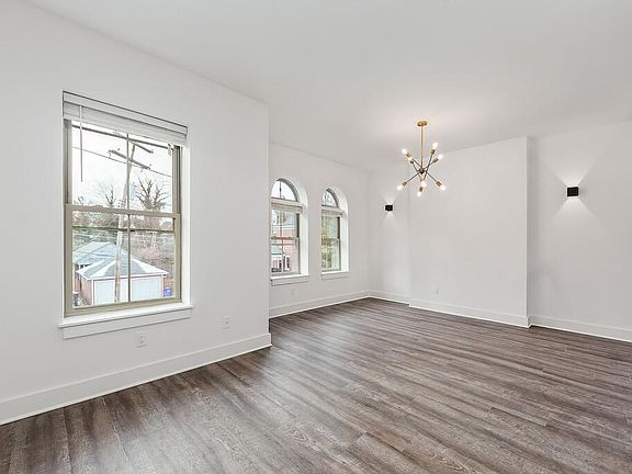3rd image of 300 Wilson Ave #C