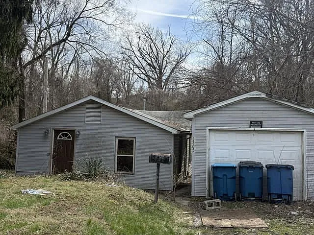 3 bed, 1000 sqft, $499 — Photo 2
