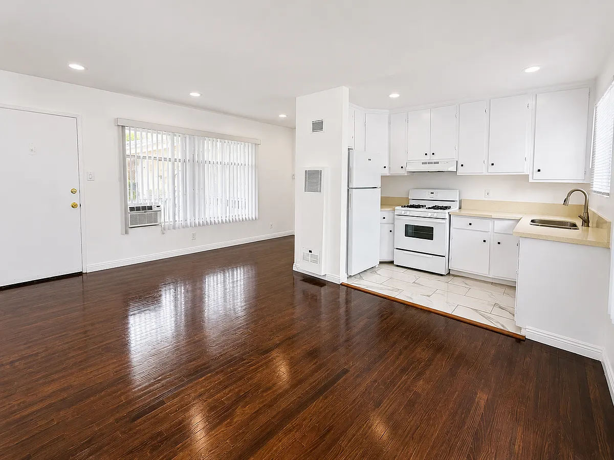 Building Photo - 1400 N Gardner St #16