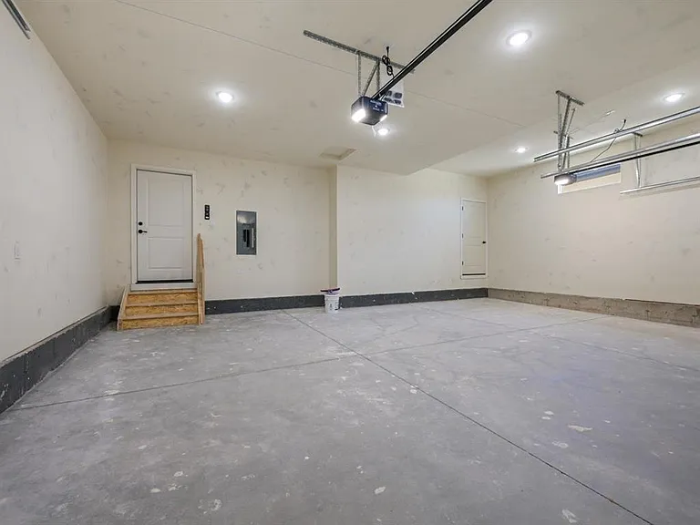 2279 Holy Cross Ct — Photo 13