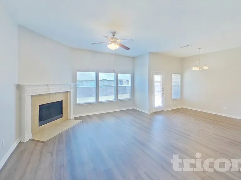 7814 Longbow Ln — Photo 2