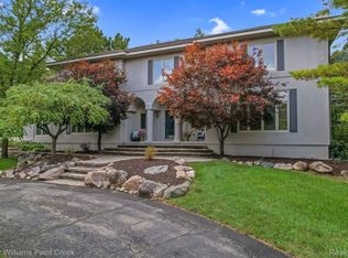 1615 Crossbow Ct, Rochester Hills, MI 48306