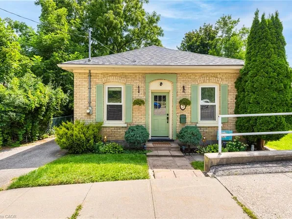 5 Metcalfe St, Cambridge, ON N1S 2N7