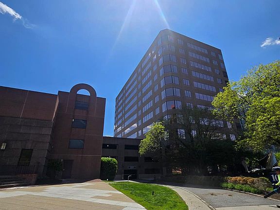 5th image of 4 Martine Avenue #1501