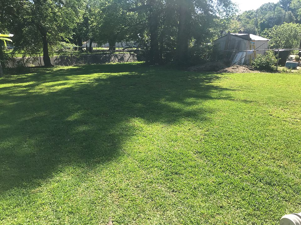 2nd image of 8816 Thelma St