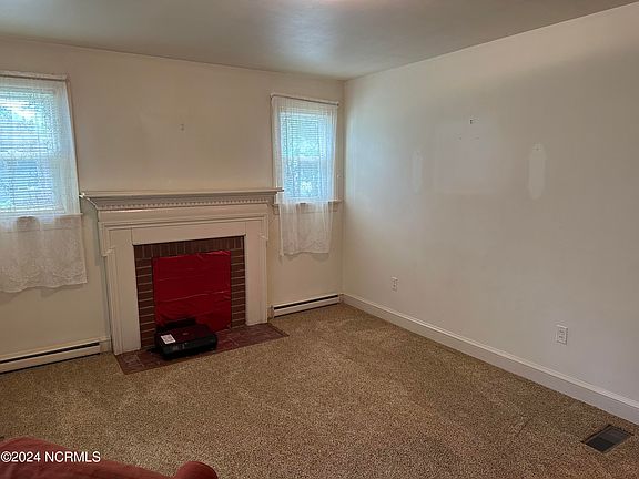 5th image of 209 Pine Street
