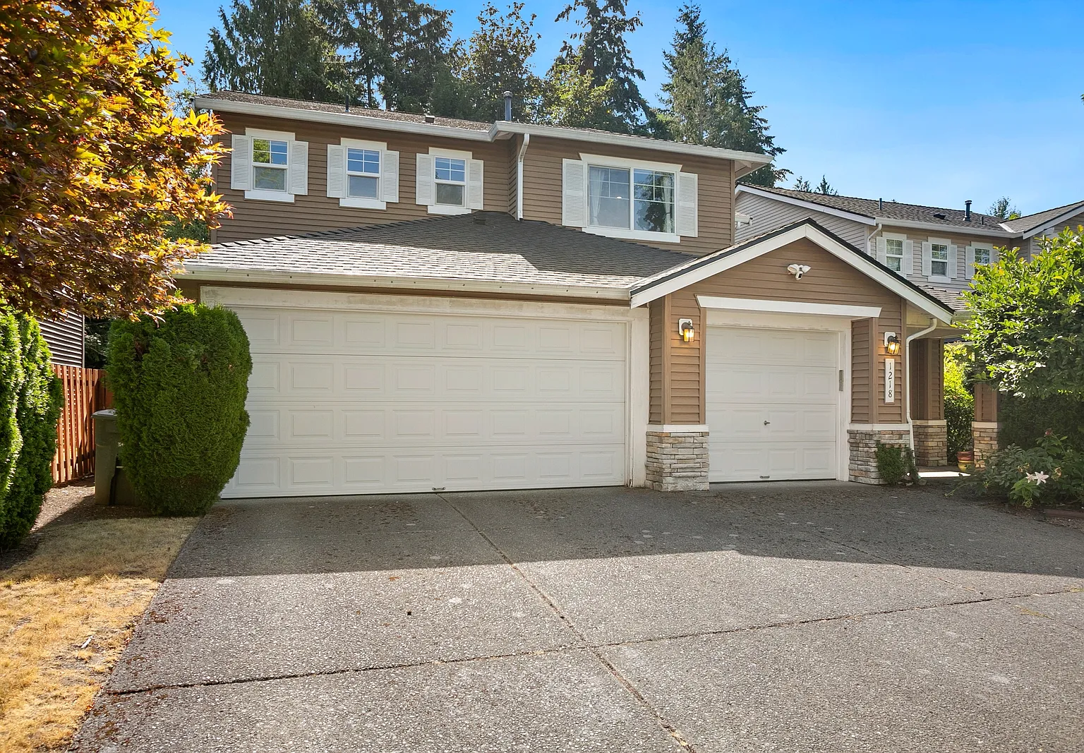 4 bed, 2.5 bath, 2170 sqft, $3,950 — Photo 2