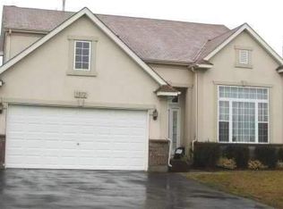 1672 Normandy Woods Ct, Grayslake, IL 60030