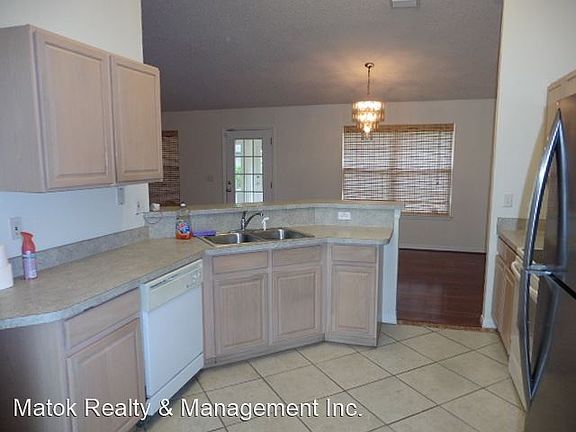 5th image of 128 Brushwood Ln