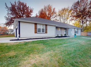 1015 NE Hunters Rdg, Lees Summit, MO 64086