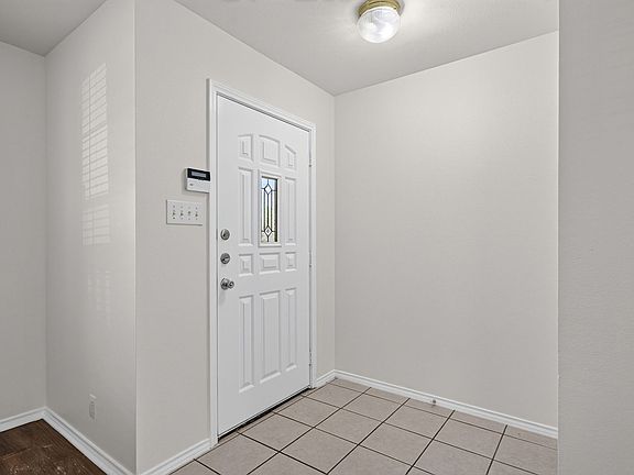 5th image of 226 Birchwood Bay