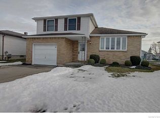 75 Parwood Dr, Cheektowaga, NY 14227