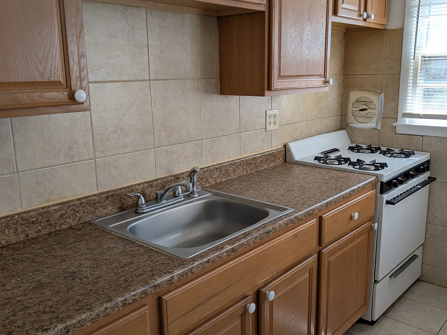 Merilind Ave, Highland Park — Photo 4