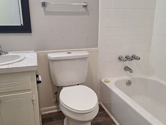 5th image of 301 N 18th St APT 15