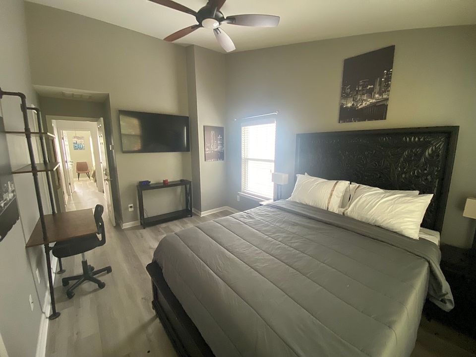 Primary Bedroom (Third Floor)