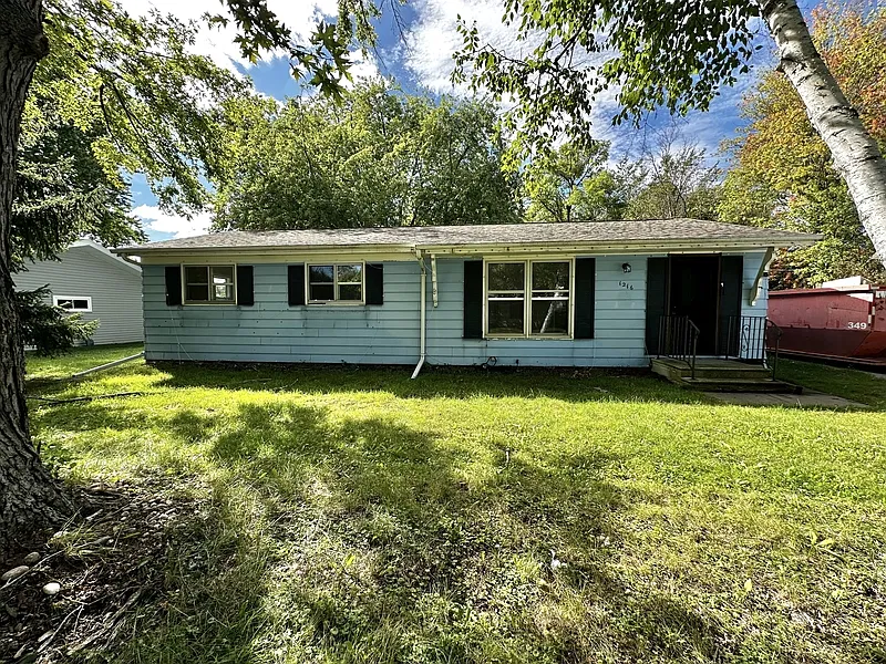 1216 Meadowview Dr