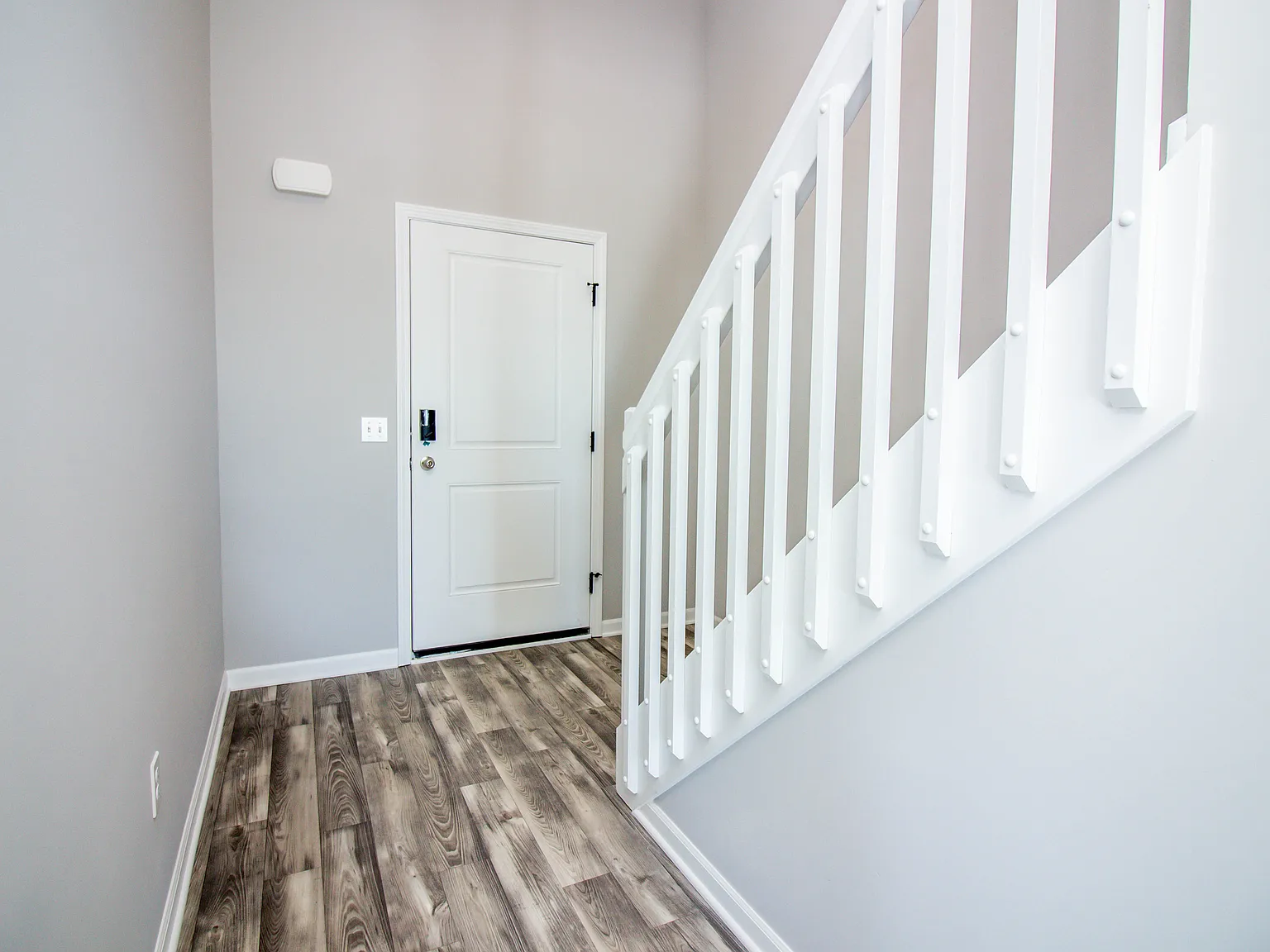 3 bed, 2.5 bath, 1832 sqft, $2,100 — Photo 3