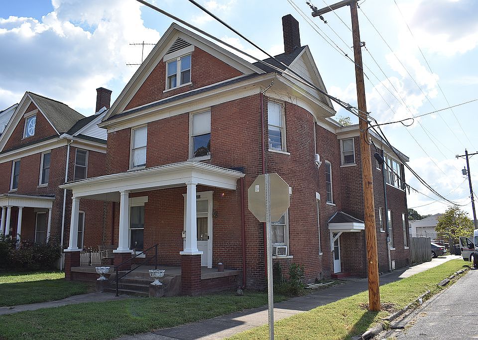 1st image of 900 Monroe St
