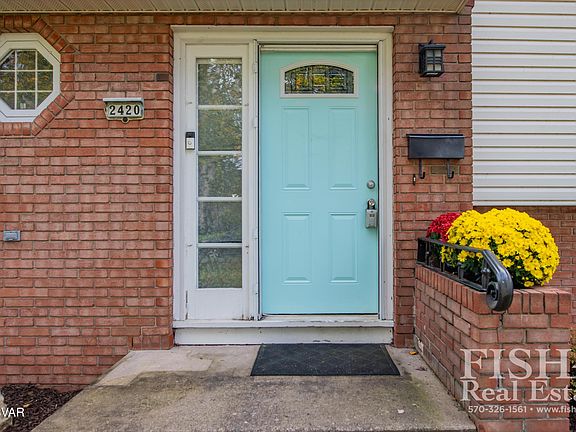 2nd image of 2420 Lincoln Dr
