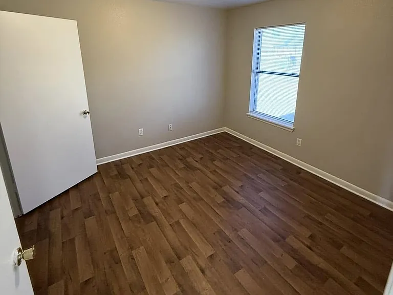 39 Circle Dr — Photo 2