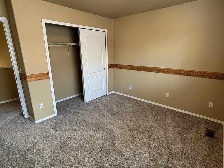 6594 Silverwind Cir — Photo 18
