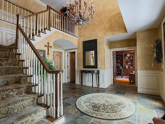 5th image of 382 Bishopsbridge Dr