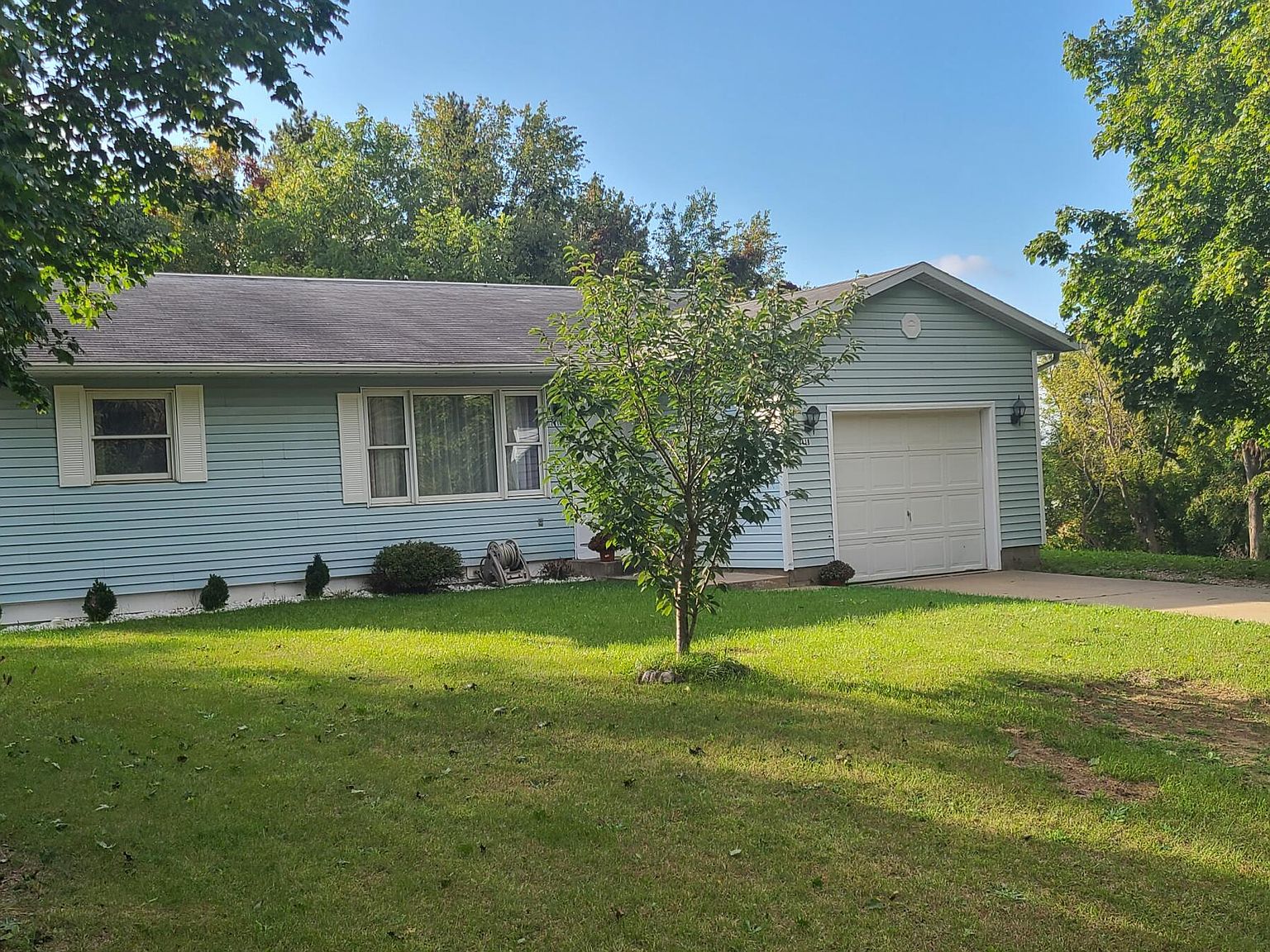 7418 Aumack Dr, Eau Claire, MI 49111 Zillow