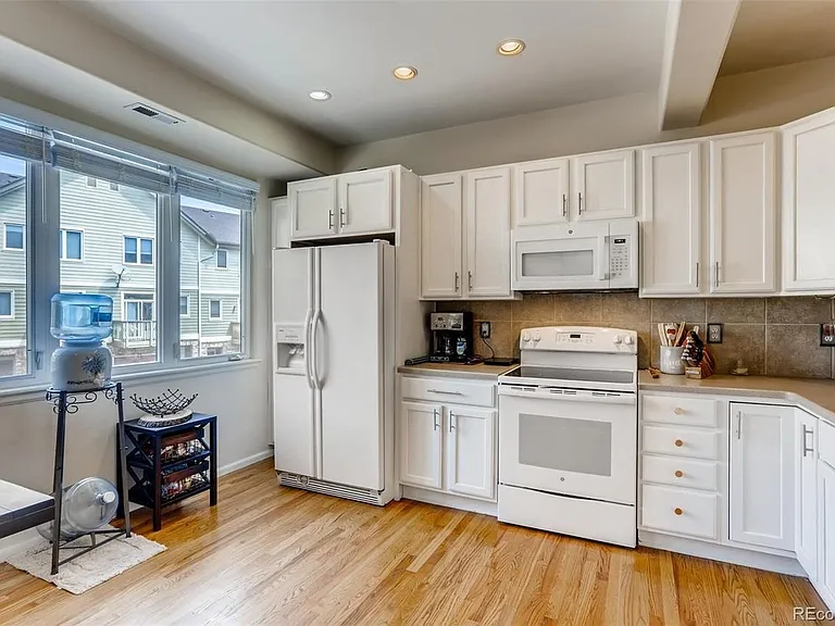 2943 W Riverwalk Cir #P — Photo 4