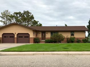 5349 Quail Creek Dr, Great Bend, KS 67530