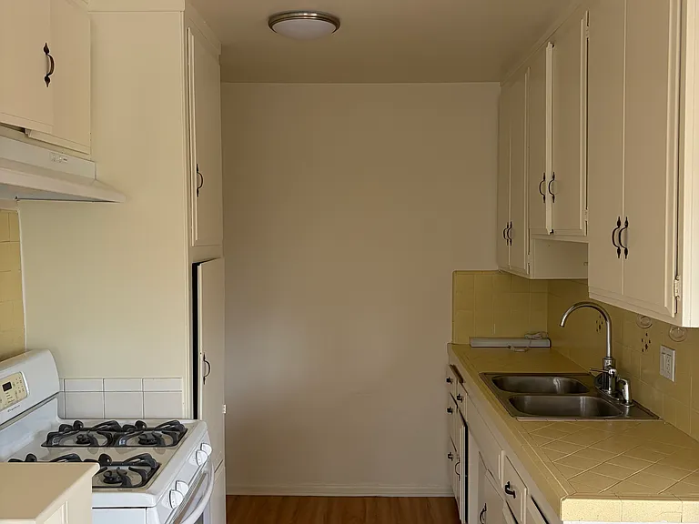 847 9th St #7 — Photo 2